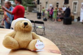 Der Bär des Malteser Kinderhospizdienstes hat bereits Platz genommen. Der Eintritt zur Veranstaltung ist frei. Fotos: Antonia Sauer/Malteser Fulda