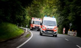 Der TÜV hat 15 repräsentative Rettungswachen und Ausbildungsstellen in Augenschein genommen, Strukturen und Prozesse geprüft sowie Mitarbeitende befragt. Foto: Malteser