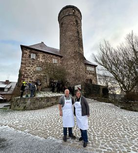 Gruppenfoto vor der Burg