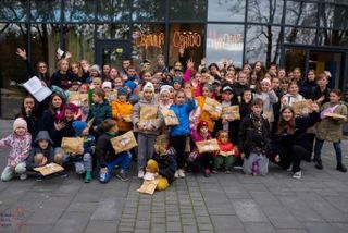 Gruppenfoto mit ukrainischen Kindern