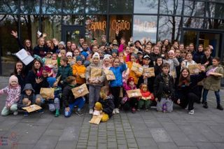 Gruppenfoto mit ukrainischen Kindern