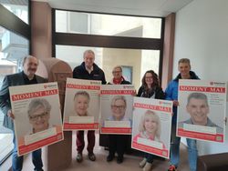 Freuen sich auf die Plakataktion (von links): Erster Stadtrat Reinhold Baier, Dr. Constantin von Brandenstein-Zeppelin, Malteser Ortsbeauftragter Schlüchtern, Ameli von Brandenstein-Zeppelin, Ehrenamtliche im Hospizdienst, Susanne Kohlhepp, Koordinatorin Malteser Hospizdienst Schlüchtern, sowie Alfons Markmann, Ehrenamtlicher im Hospizdienst. Foto: Malteser Fulda/Antonia Sauer 