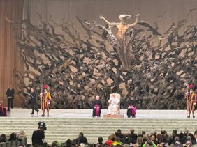 Audienz bei Papst Leo XIV. im Paul VI.-Saal (Foto: Malteser Homburg)