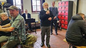 Bischof Dr. Gerhard Feige spricht bei der Malteser Nikolausaktion 2025 zu den Gästen