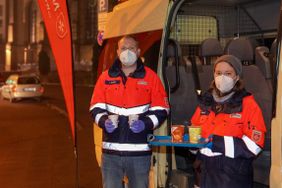 Das ehrenamtliche Team des Solinger Kältebusses kümmert sich in den Wintermonaten um wohnungslose Menschen. Foto: P. Meuter