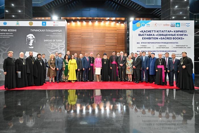 Verschiedene Religionen und Nationen trafen bei der Ausstellungseröffnung aufeinander.