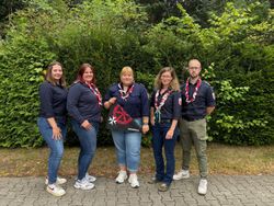 Die vier gewählten Jugendvertreterinnen und -vertreter mit der Diözesanjugendreferentin