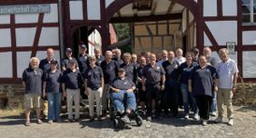 Die Ausflugsgruppe vor der historischen Gastwirtschaft „Zur Post“ zum Abschluss eines erlebnisreichen Tages.