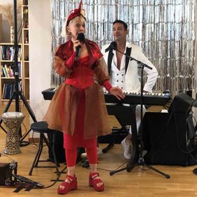 Zwei Musiker beim Sommerfest zum 15-jährigen Jubiläum des betreuten Wohnens Sankt Paulus der Malteser.