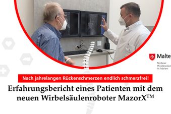 Arzt zeigt einem Patienten Röntgenbilder am Monitor, dazu Textfeld mit Hinweis auf Wir-belsäulenroboter Mazor X.
