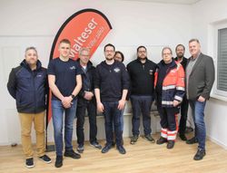 Ein Gruppenfoto der Beteiligten