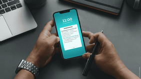 Ein Smartphone mit der Alarmierung per Cell Broadcast