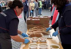 Erbsensuppe aus der Malteser-Feldküche