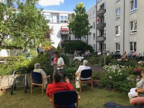 Konzert im Grünen für Senioren im betreuten Wohnen der Malteser.