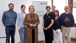 Foto vom Besuch der Bundesfamilienministerin Lisa Paus beim Hospizdienst der Malteser in Berlin.