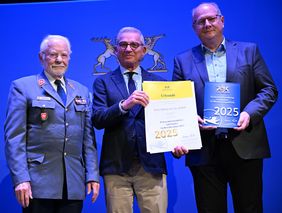 Gruppenfoto Malteser und Firma Märklin