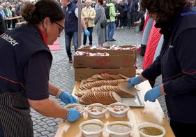 Erbsensuppe aus der Malteser-Feldküche