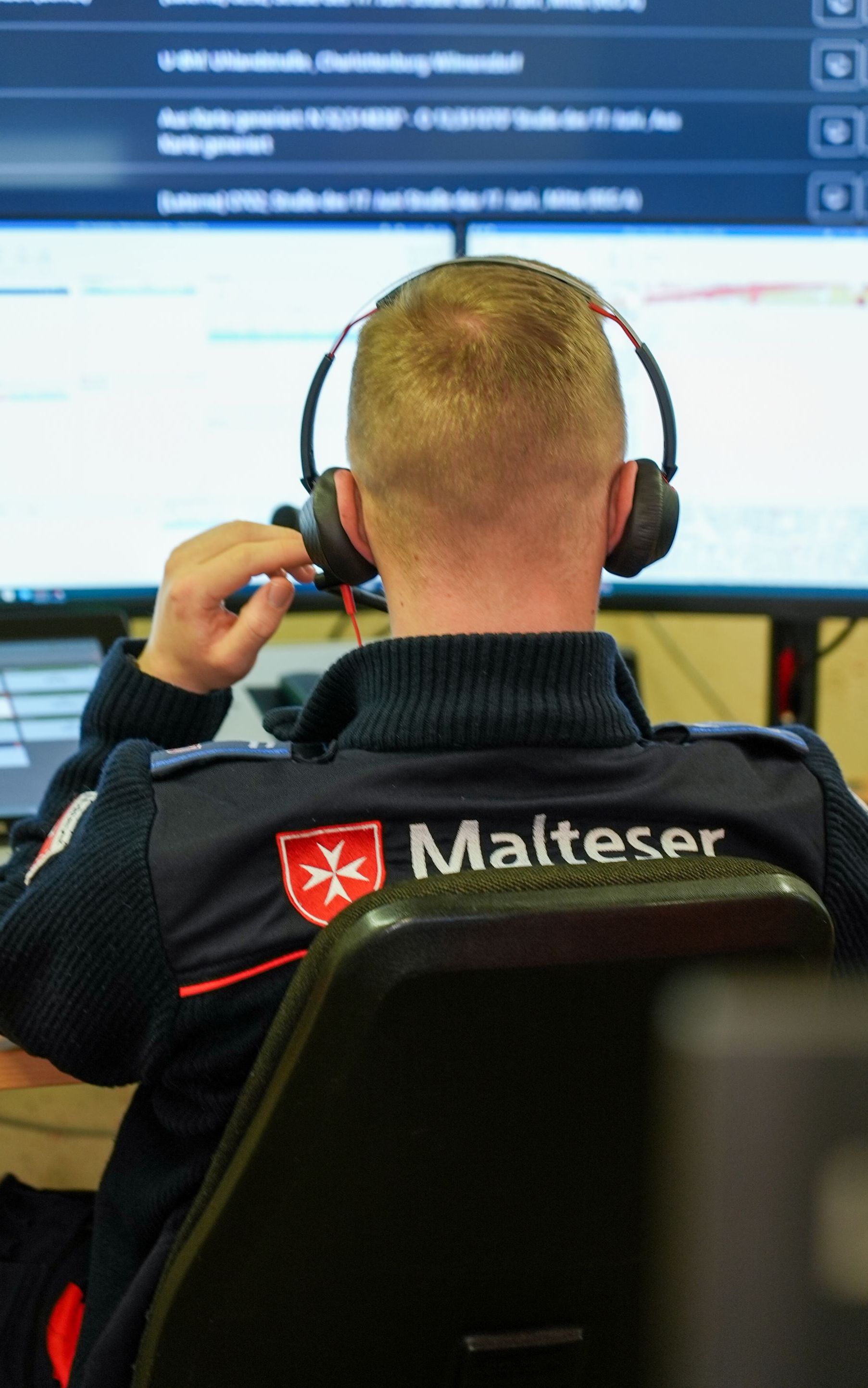 Ein Funker der Malteser Information und Kommunikation bei der Arbeit.