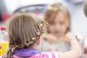 Wenn Kinder und Jugendliche von einer lebensbegrenzenden oder lebensbedrohlichen Erkrankung betroffen sind, brauchen sie und ihre Familien besondere Hilfe. 