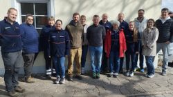 Gruppenfoto: Teilnehmende und Ausbildungsteam des internen Resilienztrainings