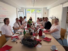 Die Teams von Temmel Fundraising und der Malteser Diözesangeschäftsstelle beim gemeinsamen Kennenlernfrühstück
