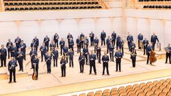 Das Polizeiorchester NRW auf der Bühne. 