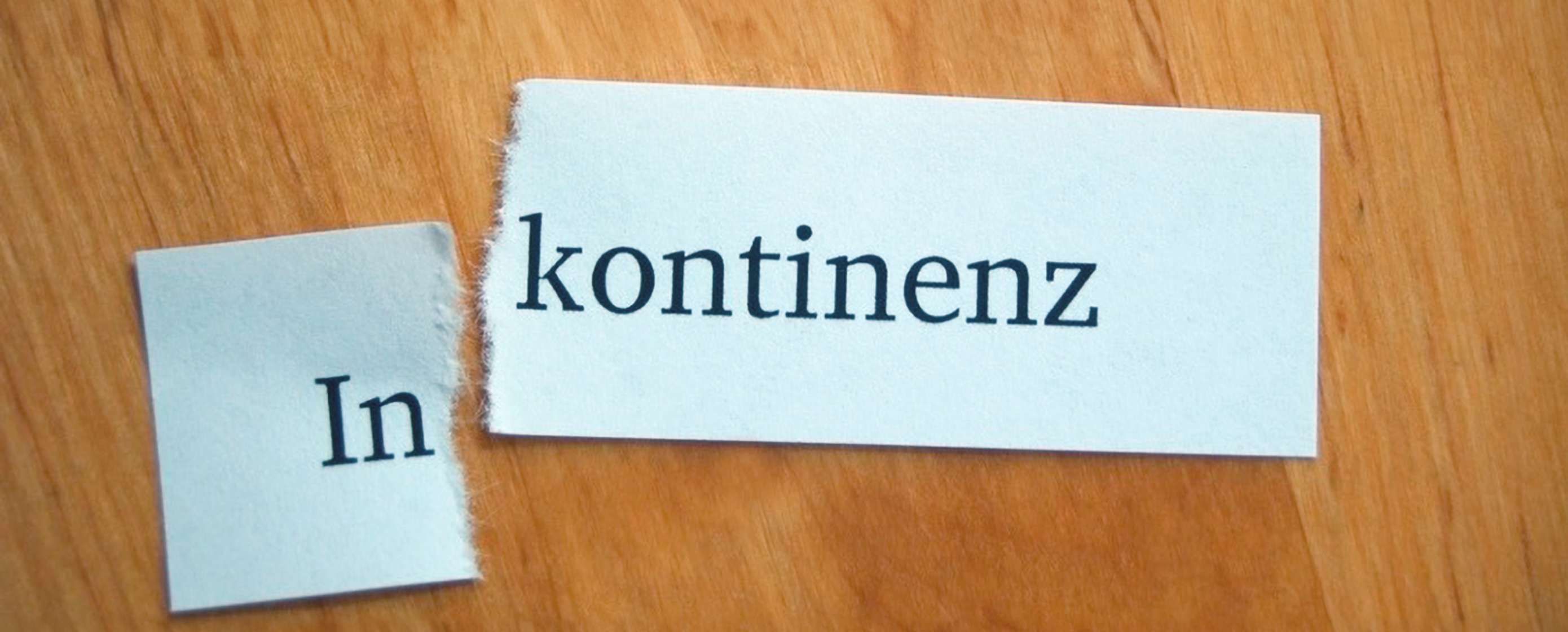 Papierzettel auf dem das Wort Inkontinenz zerissen ist