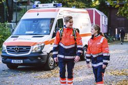 Junge Menschen engagieren sich freiwillig - zum Beispiel im Sanitätsdienst und Katastrophenschutz. Foto: Weiland/Malteser