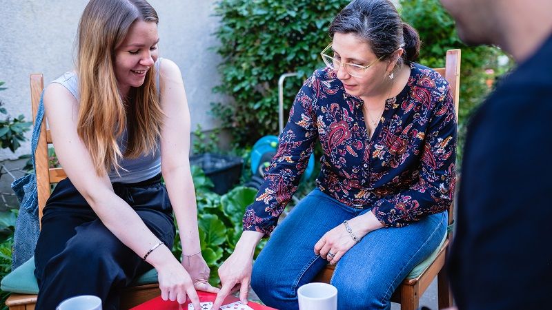 Die ehrenamtlichen Helferinnen und Helfer der Malteser unterstützen beim Lernen der deutschen Sprache.