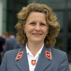 Daisy Gräfin Bernstorff, Generaloberin der Malteser im Portrait