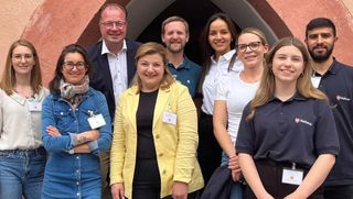 Gruppe der Malteser beim Flüchtlingsgipfel