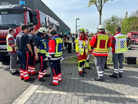 Versammelte Einsatzkräfte