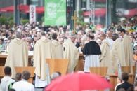 Eucharistiefeier an Fronleichnam auf dem Leipziger Augustusplatz