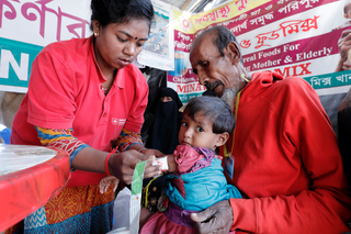 Rohingya Baby aus Myanmar wird in Bangladesch untersucht