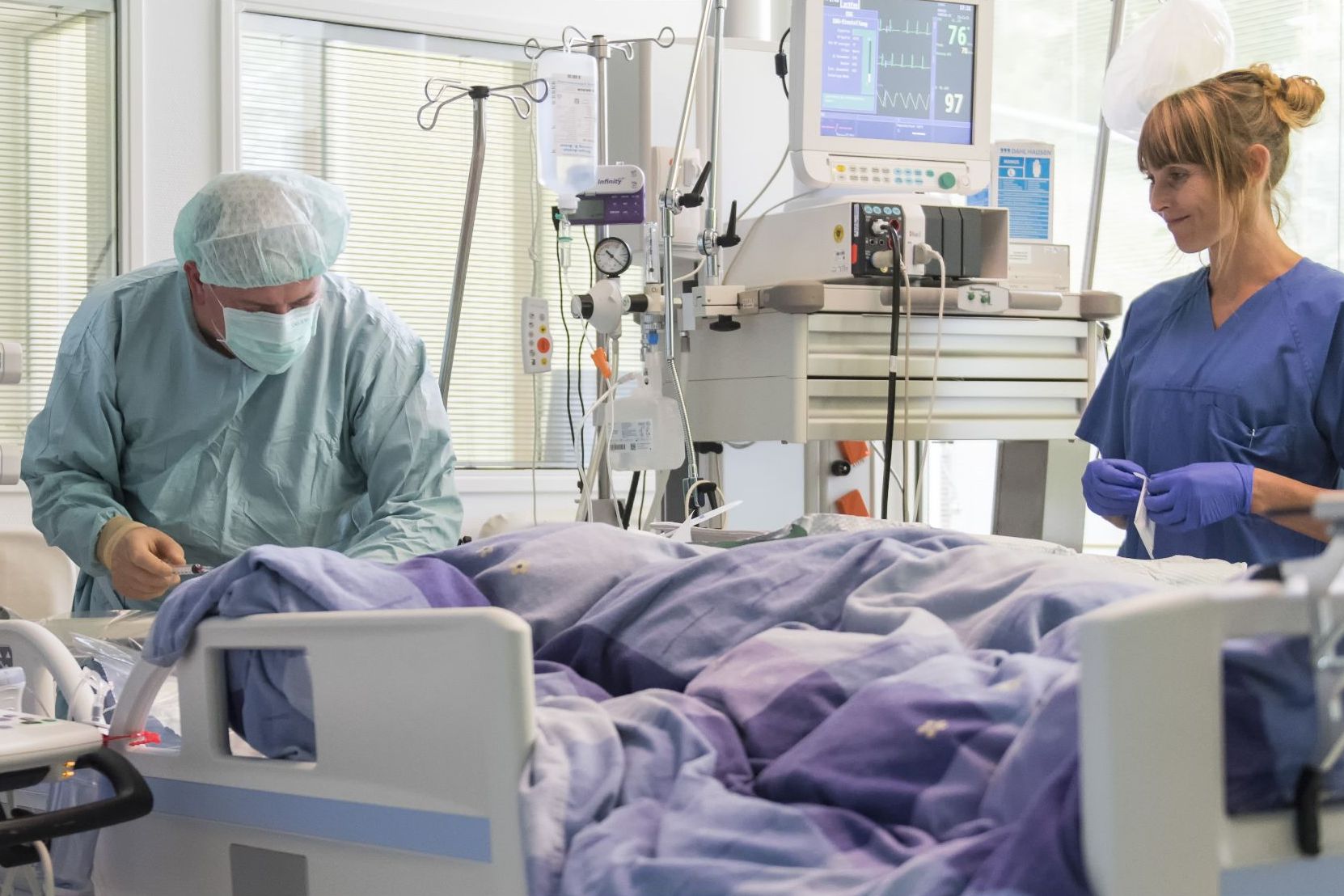 Einblick in eine OP mit Anästhesisten