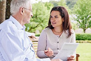 Beratungssituation zum Thema Patientenverfügung
