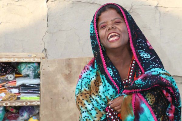 Frau mit Behinderung in Pakistan