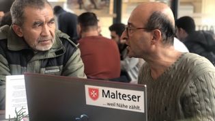 Mansour berät persischsprachige Menschen
