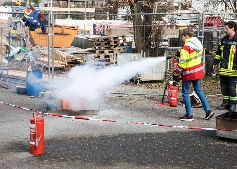 Auch das Löschen eines Feuers wurde geübt.