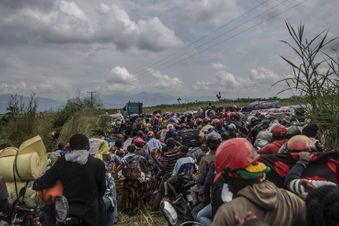 Mehrere hunderttausend Menschen verlassen die ostkongolesische Stadt Goma. LAvamassen haben sich bis an die Stadt herangeschoben. Foto: Malteser International