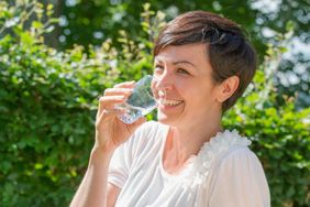 Wasser, Tees und Fruchsäfte gehören zum Fasten.