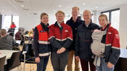 V.l.n.r. Catharina von Spee, Carl Philipp von Weitzel, Magnus Freiherr von Canstein, Josef D. Blotz und Sophie von Ziegesar beim Wohlfühlmorgen für obdachlose und arme Menschen in der Ursulinenschule. Foto: Malteser Köln