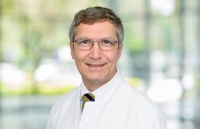 Porträt von Jonas Streikus, MHBA, Oberarzt.