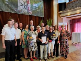 Gruppenfoto der Ortsleitung, der Ehrengäste und der geehrten Malteser-Mitglieder