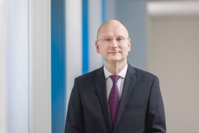 Ein Mann im Anzug. Foto: Gies