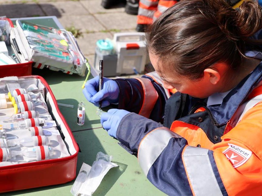 Notfallsanitäterin in Ausbildung auf der Rettungswache Offenburg