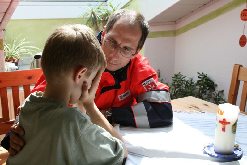 Harald spricht mit einem Kind