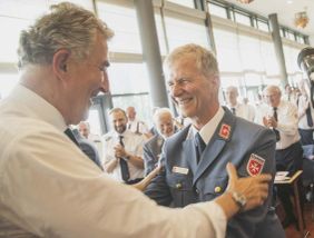 Zwei Männer freuen sich. Foto: Lux