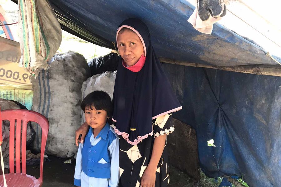 Waste picker Nani and her daughter