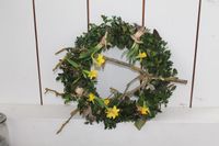 Kranz mit Frühlingsblumen